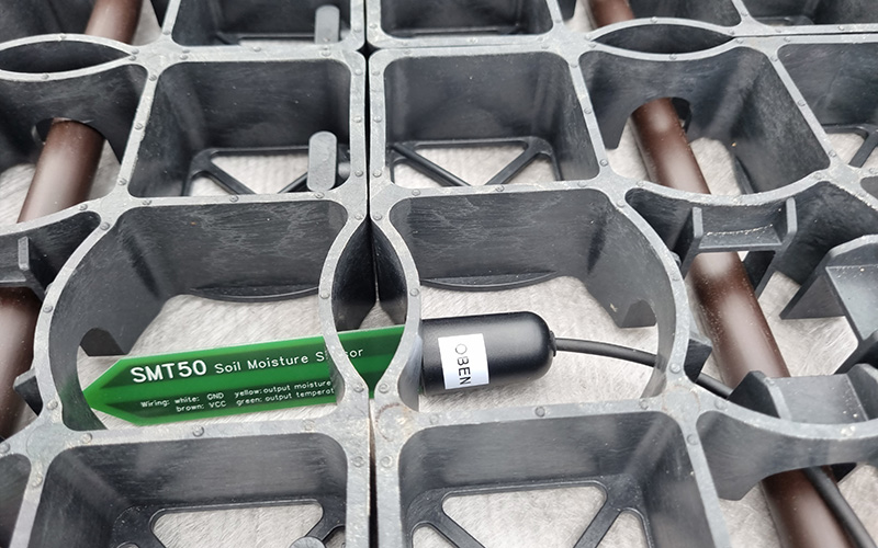 Detailaufnahme Ecoraster E40 Aqua mit Rohr unverfüllt